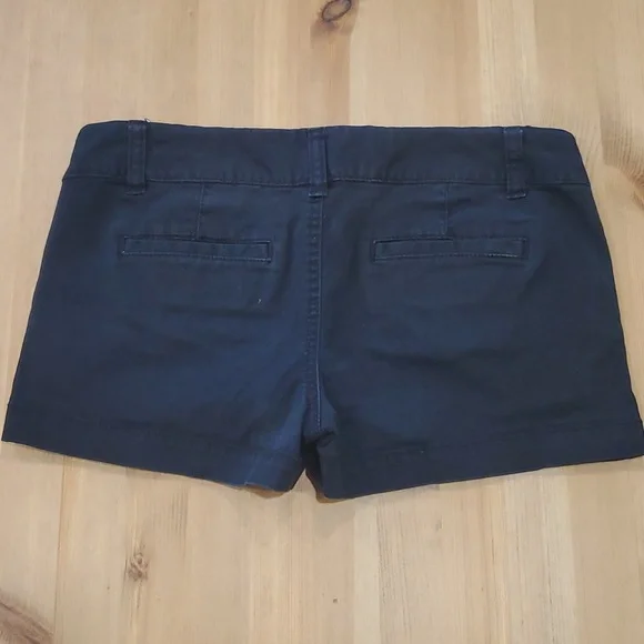 Short shorts! - Picture 2 of 6